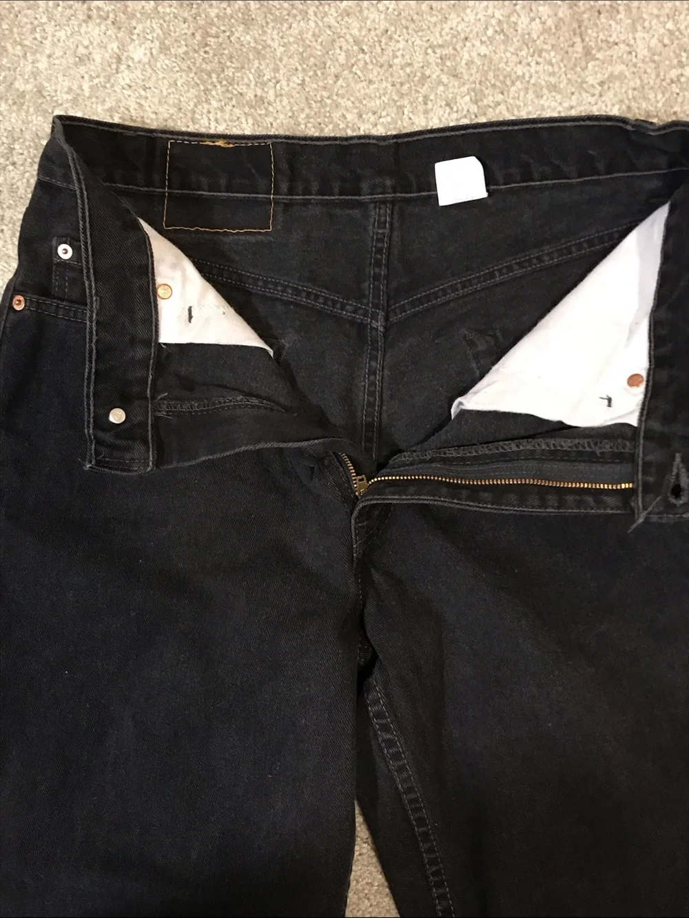 Men’s preowned Levi’s 550 relaxed jeans 34 x 30 - dark black denim
